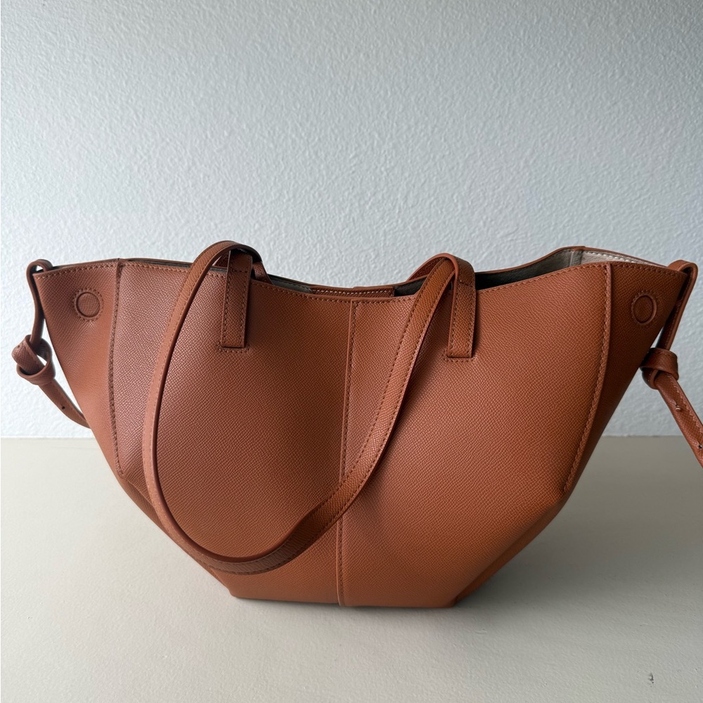 Elegant Tan Leather Tote Bag